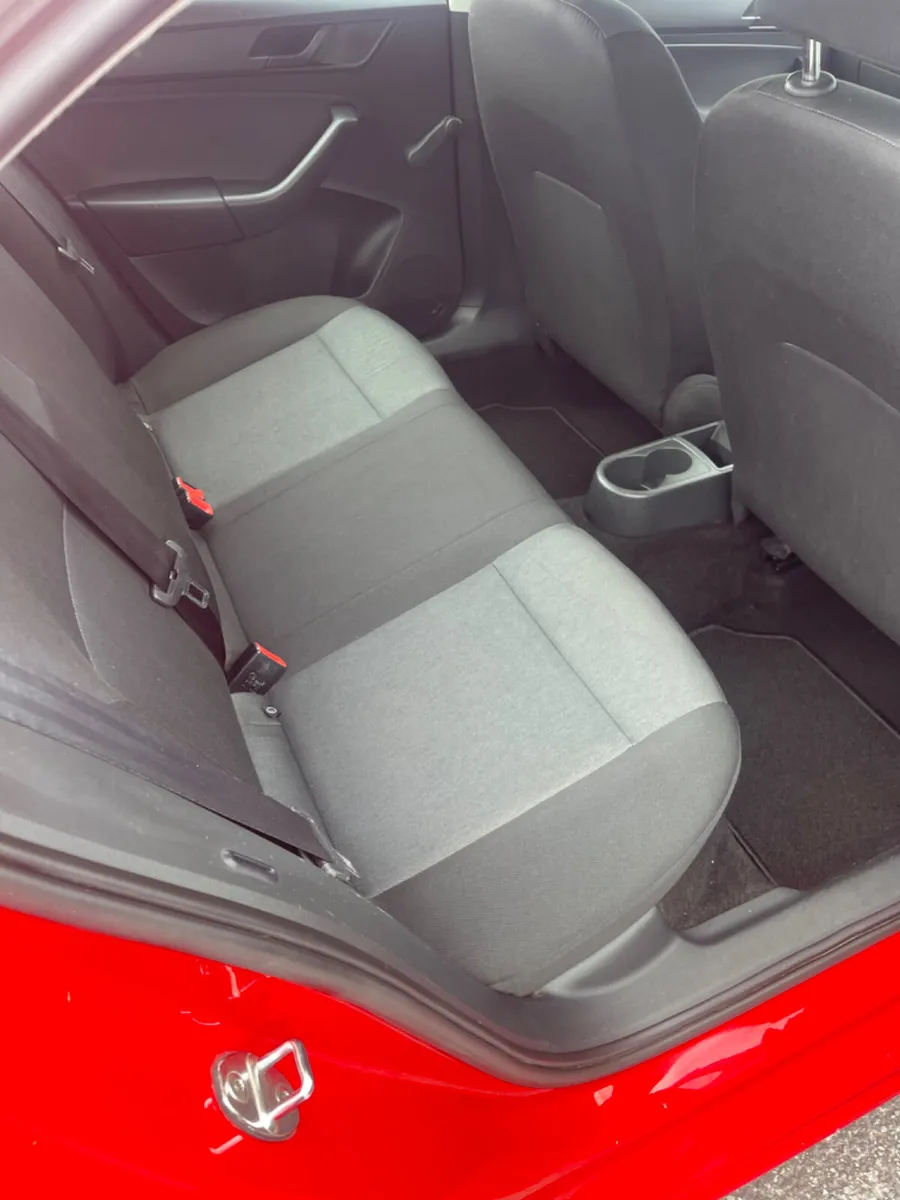 Skoda Rapid 2014 - Image 4
