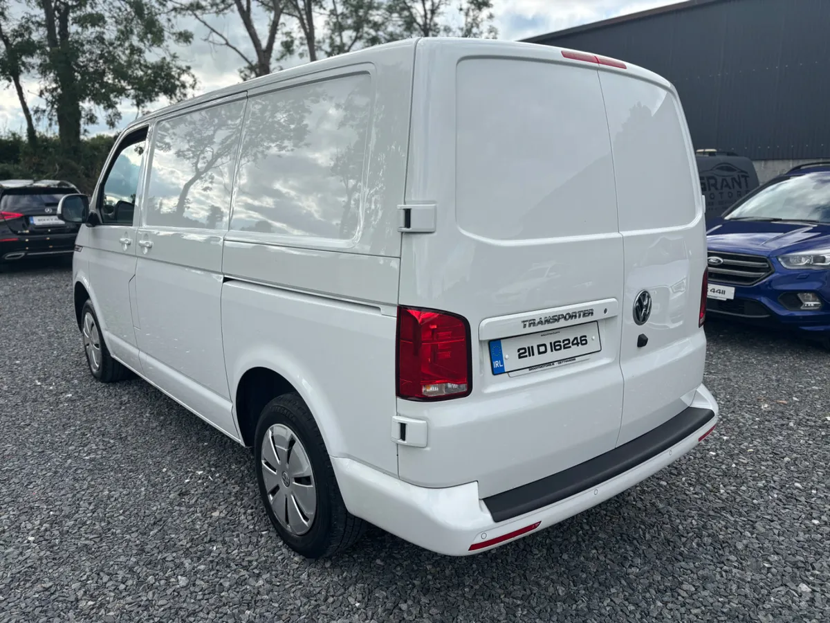 2021 (211) Volkswagen Transporter | T28 | Low KM - Image 3