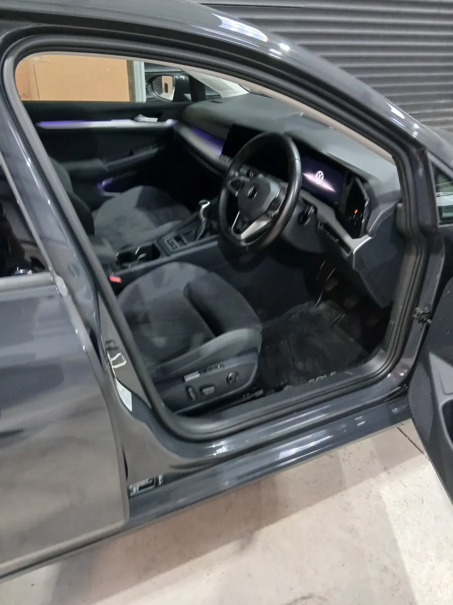 2022 Volkswagen Golf 2.0 TDI life - Image 3