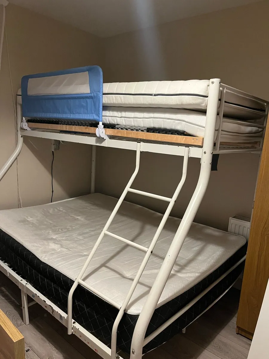 Bed - Image 1
