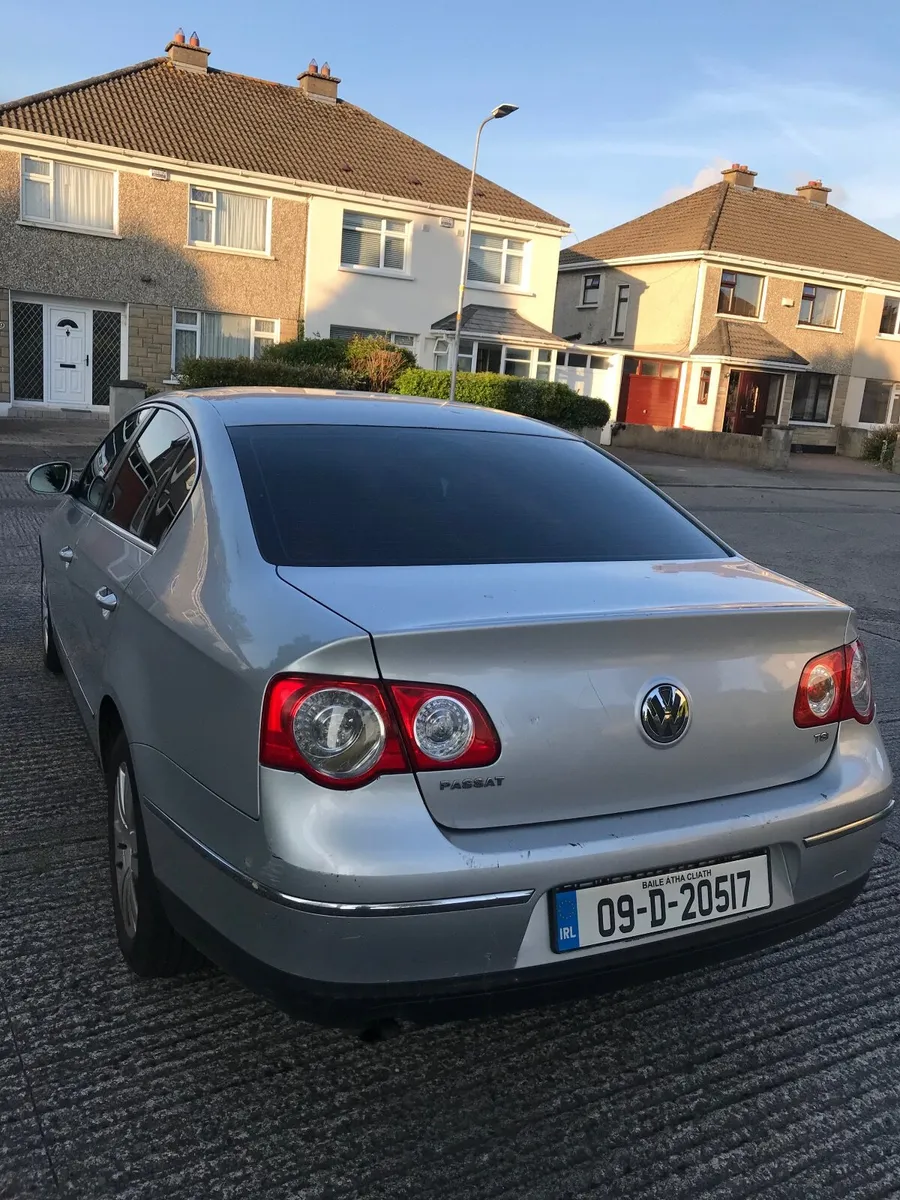 Volkswagen Passat 2009 - Image 3
