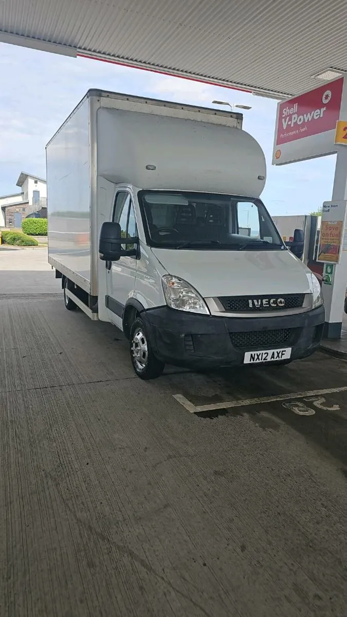Van - Image 2