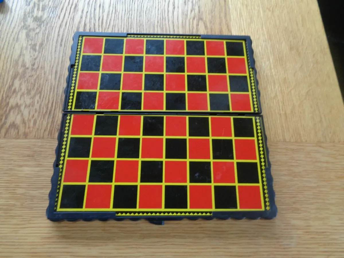 Draught Set in Portable Case for Sale - Image 1