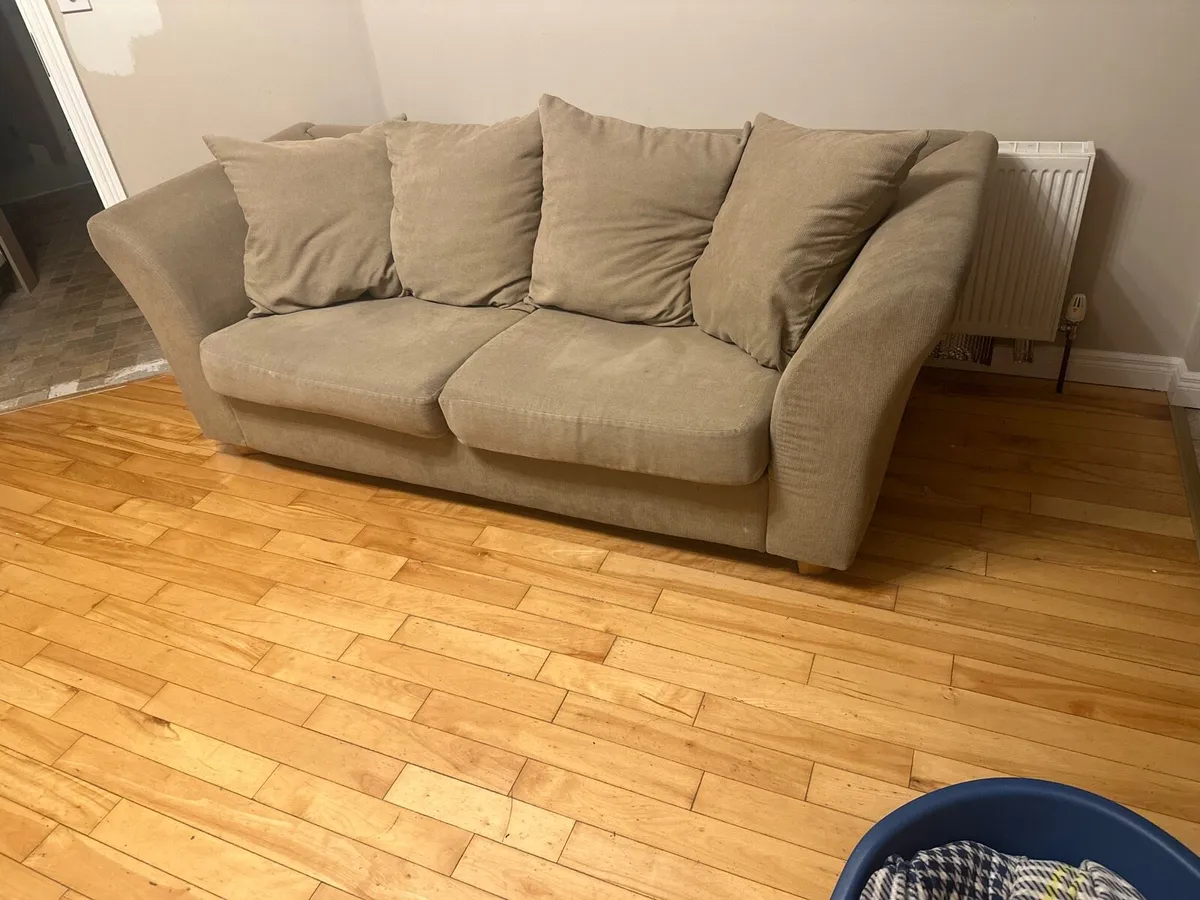 3 seater couch - Image 1