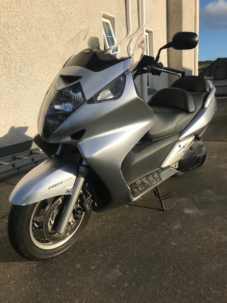 Motorcycle  Honda Silverwing - Image 1