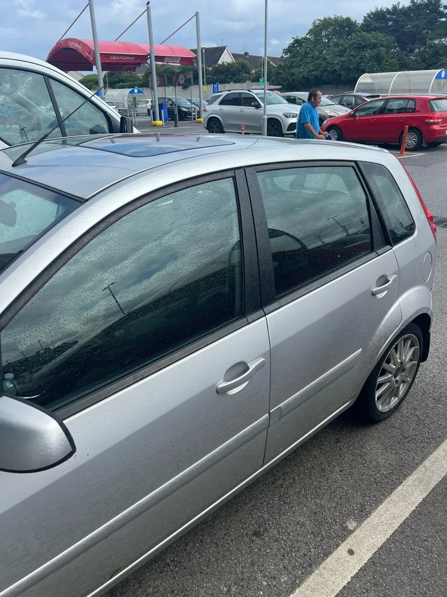 Car - Image 3