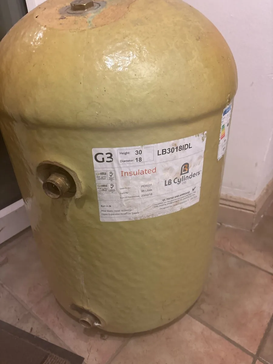 Hot water cylinder - Image 2