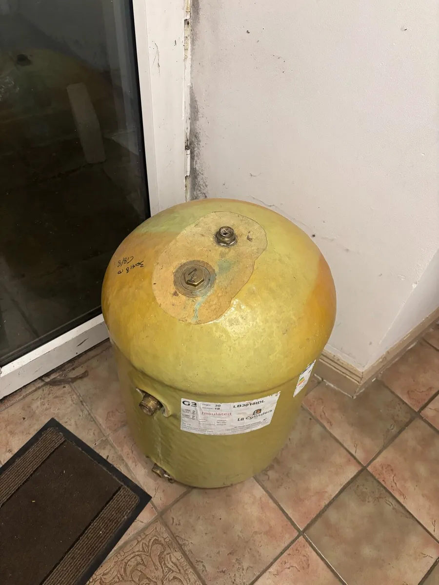 Hot water cylinder - Image 3