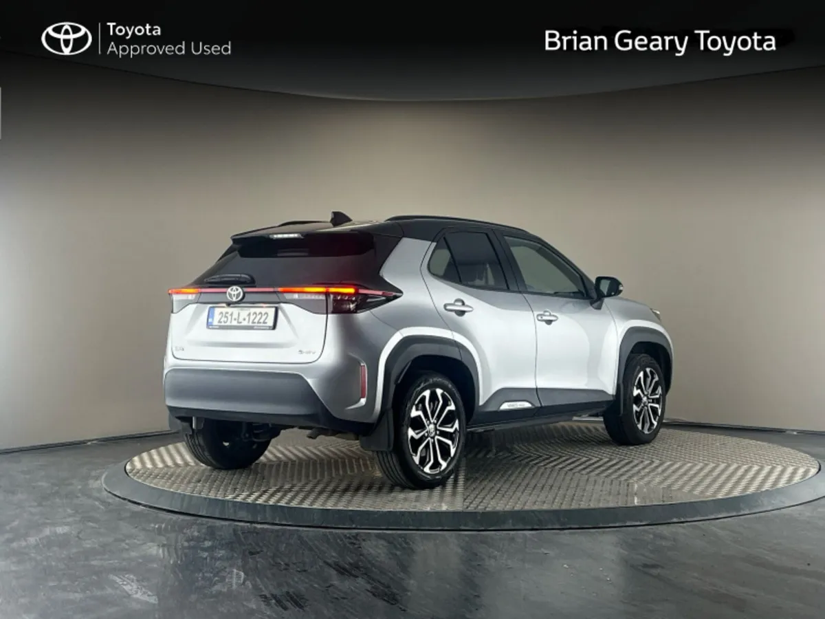 Toyota Yaris Cross HYBRID LUNA SPORT BI-TONE - Image 2