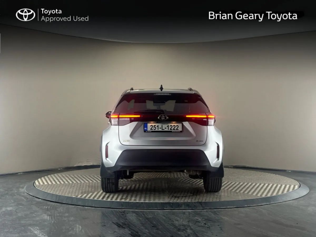 Toyota Yaris Cross HYBRID LUNA SPORT BI-TONE - Image 4