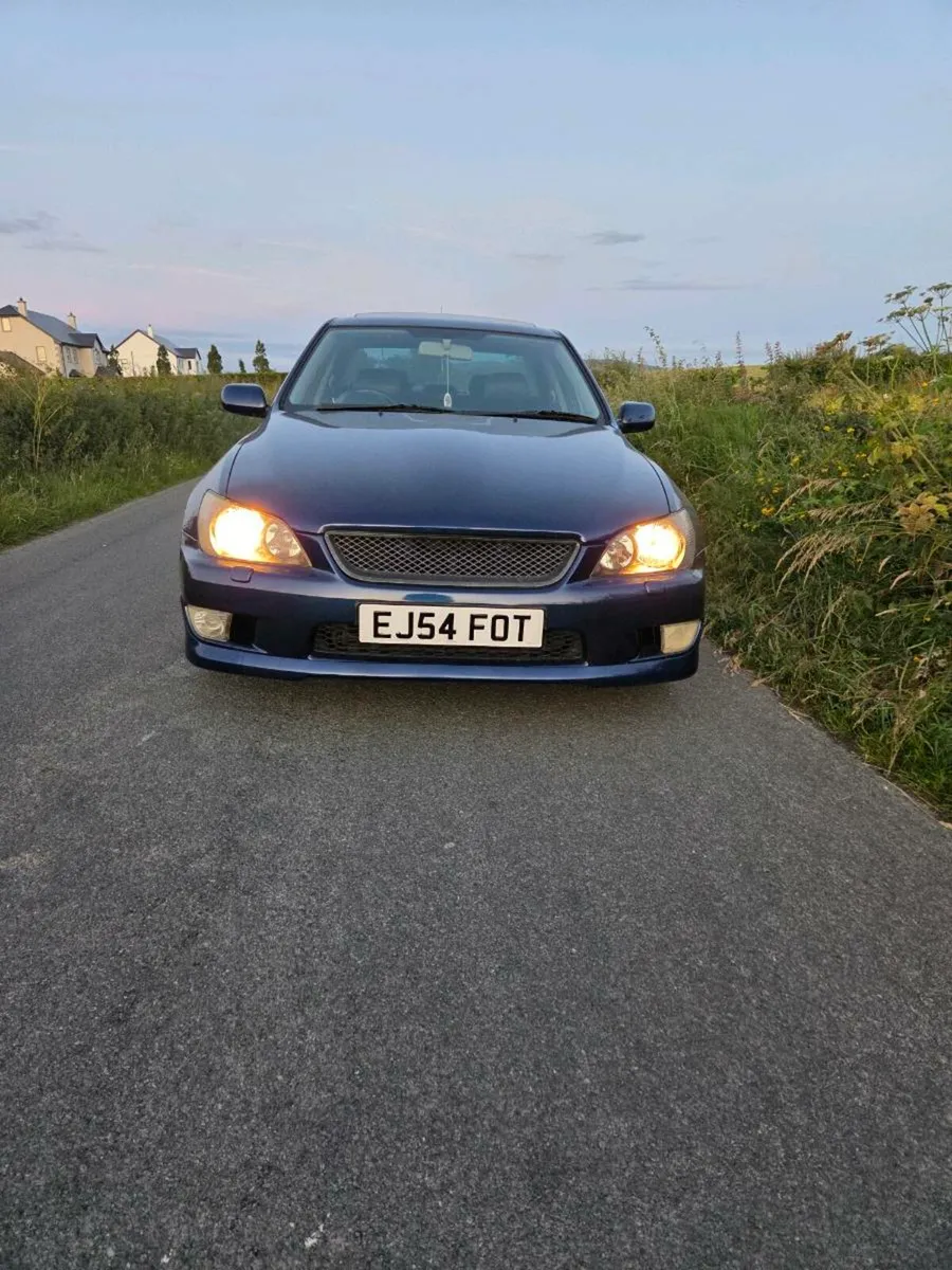 Lexus is200 - Image 2