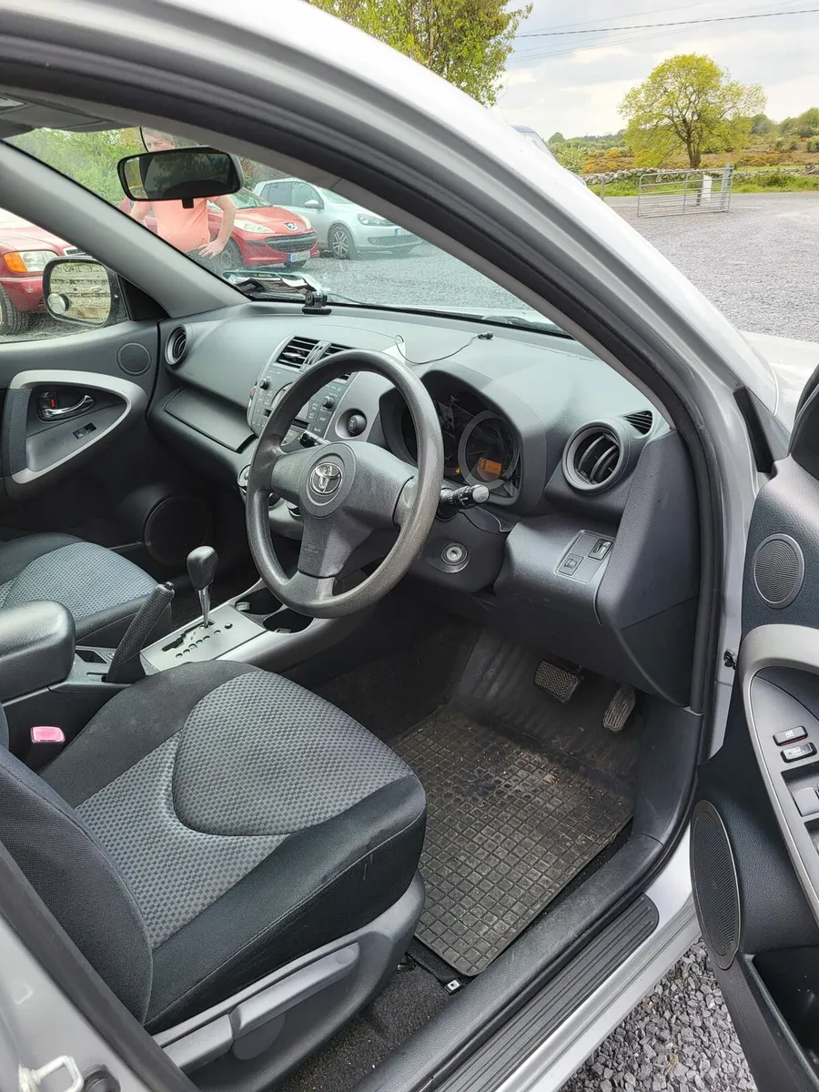 Toyota Rav 4 automatic - Image 3