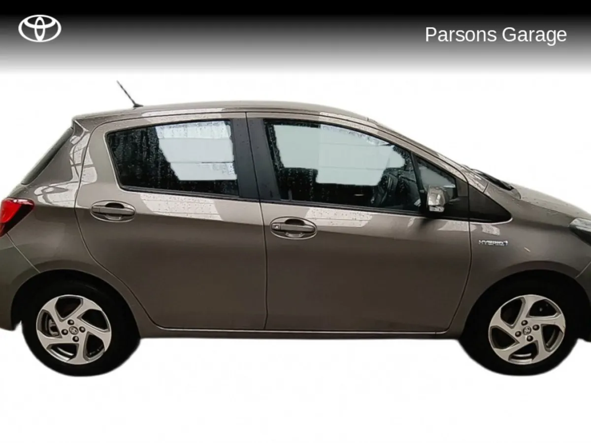 Toyota Yaris YARIS HYBRID LUXURY MC - Image 2