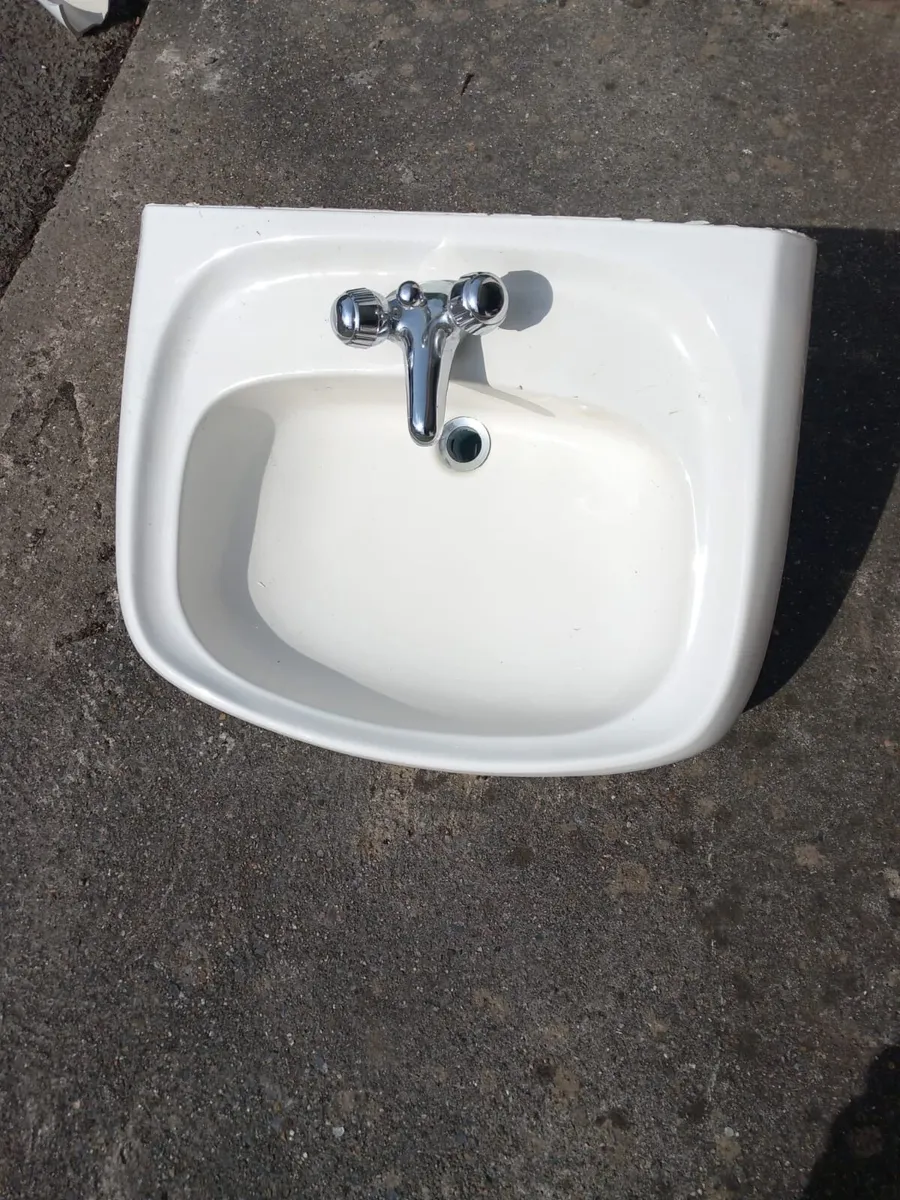Bathroom Sink & Tap