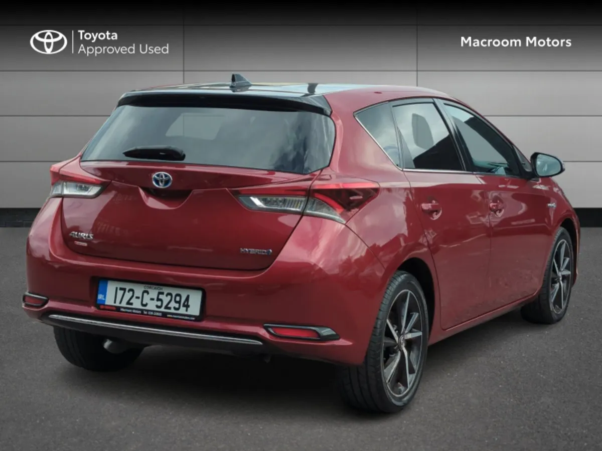 Toyota Auris HYBRID LUNA SPORT 4DR AUTO - Image 2
