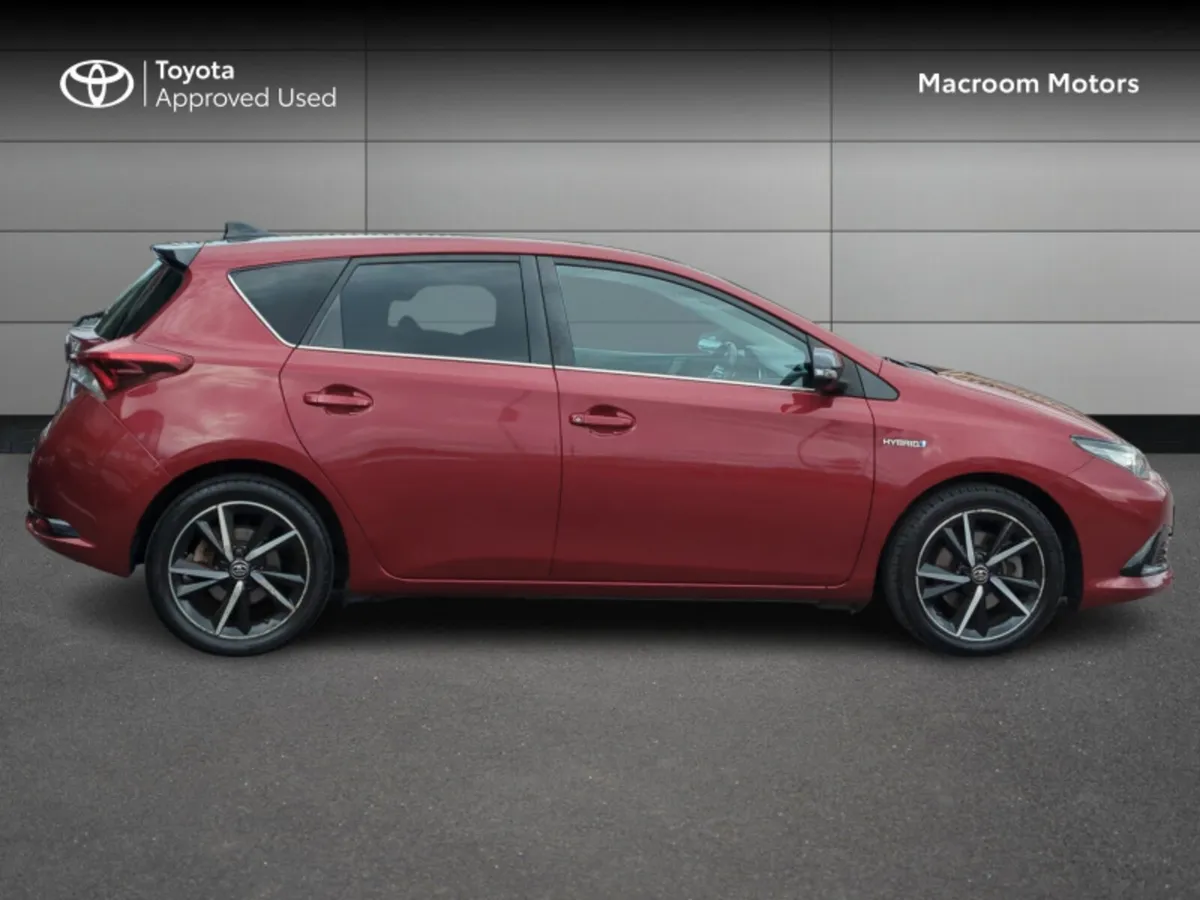 Toyota Auris HYBRID LUNA SPORT 4DR AUTO - Image 3