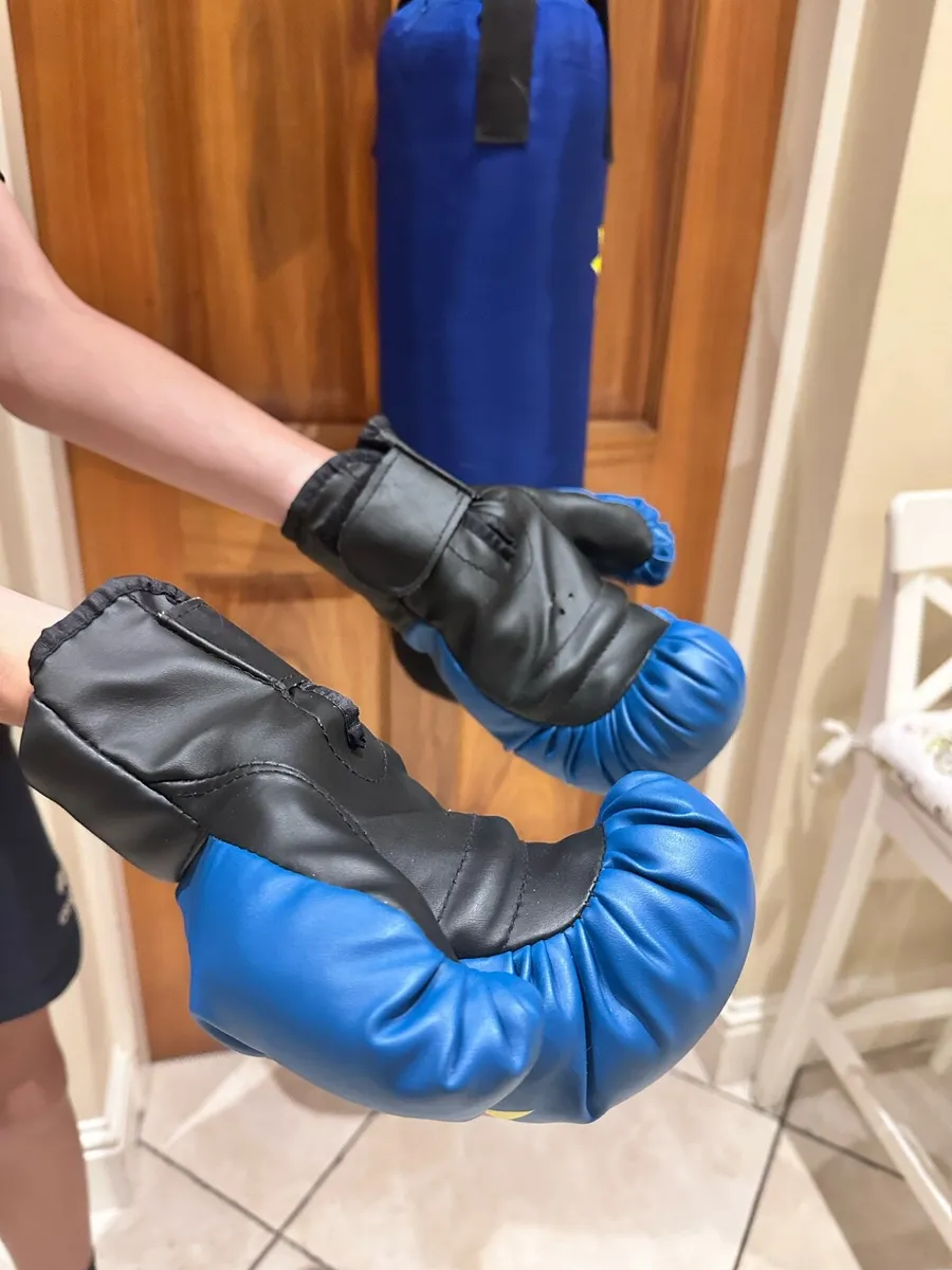 Kids Boxing bag and gloves - Image 3