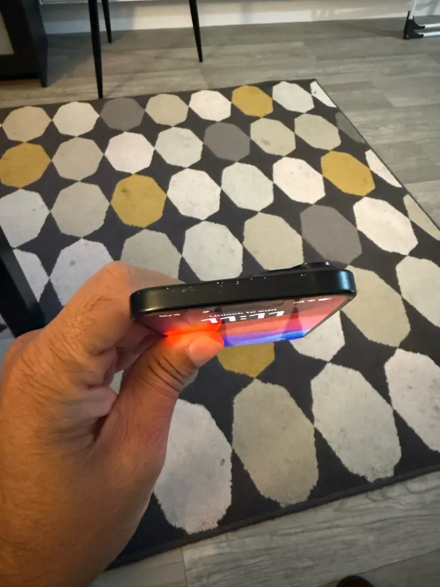 iPhone 15 - 128GB - Image 3
