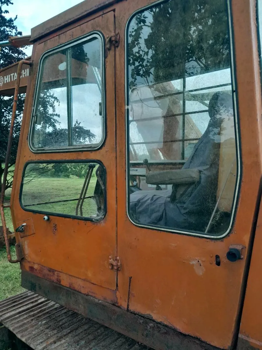 Hitachi Digger - Image 4