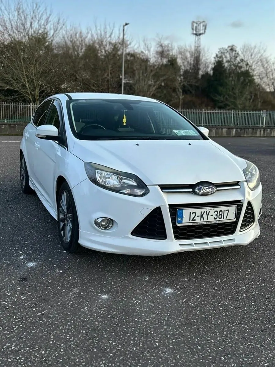Ford Focus 2012 - Image 2