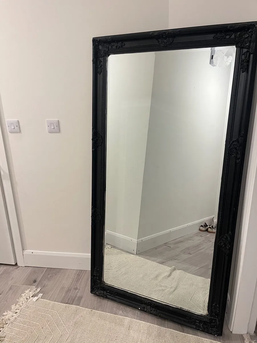 Large mirror - Image 1