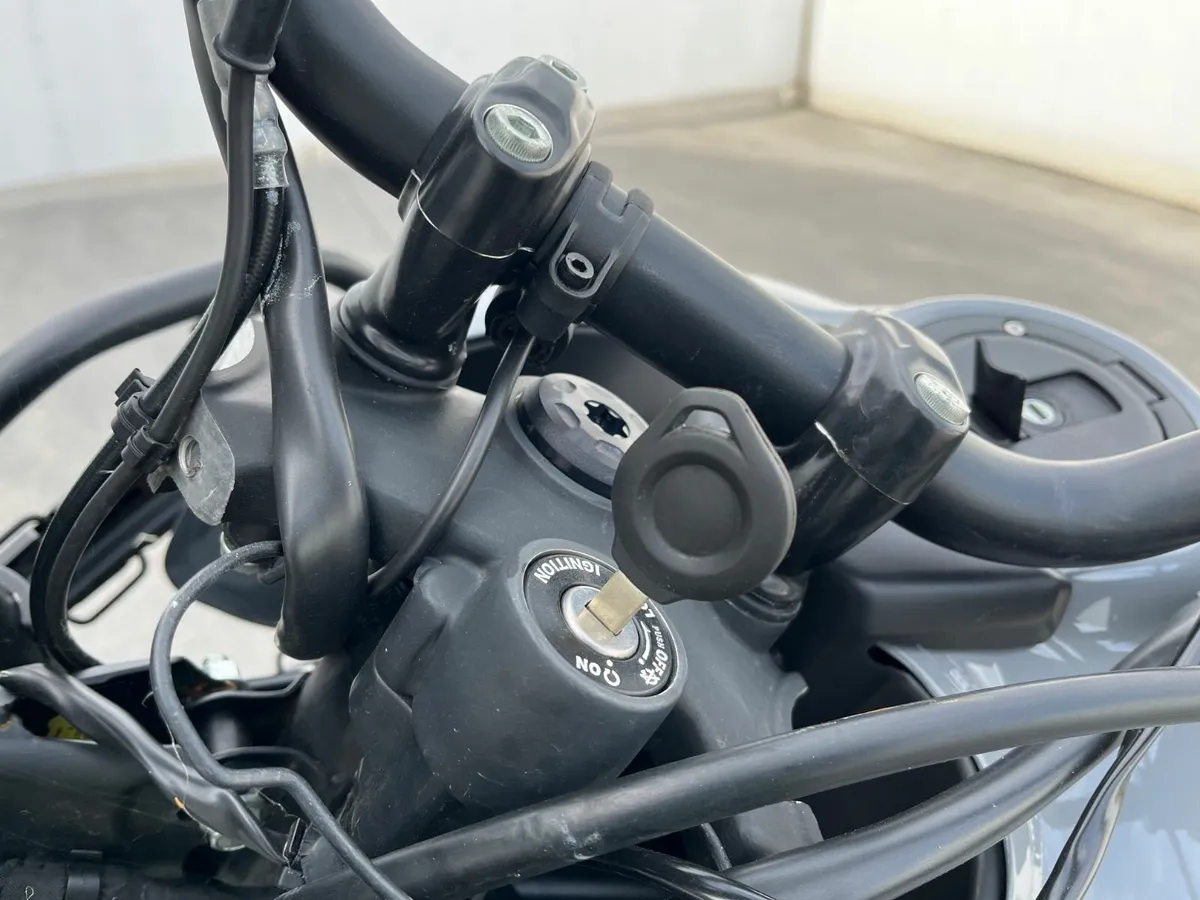 2024 royal enfield himalayan  only 300 km on bike - Image 2