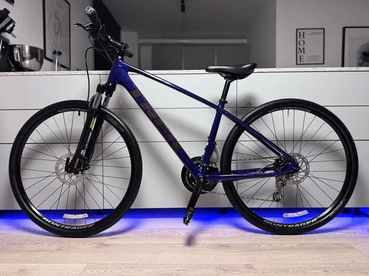 TREK Dual Sport 2 Hybrid Bike - Image 2