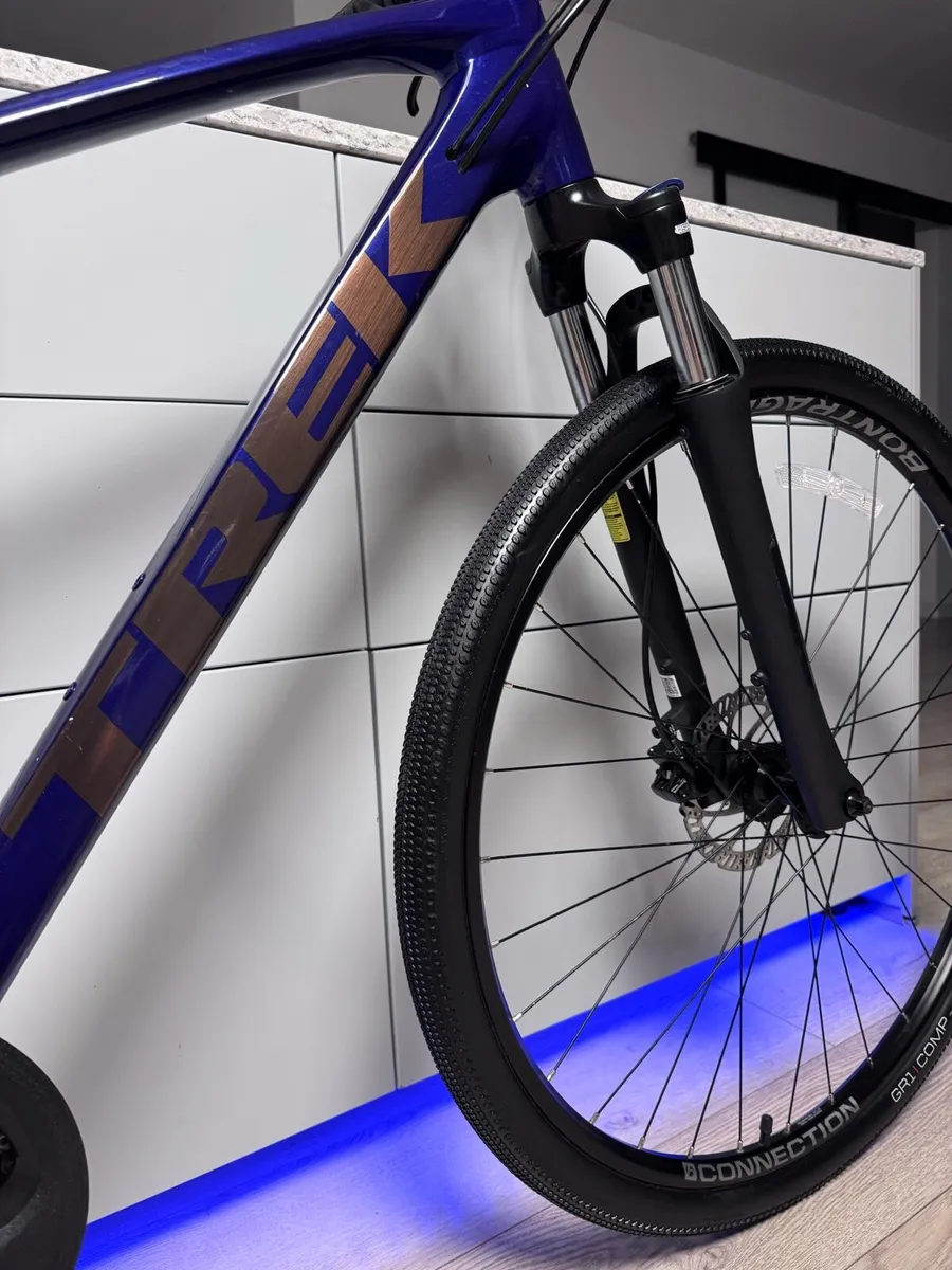 TREK Dual Sport 2 Hybrid Bike - Image 3