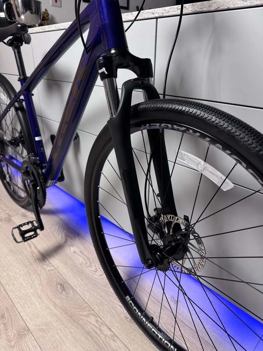 TREK Dual Sport 2 Hybrid Bike - Image 4