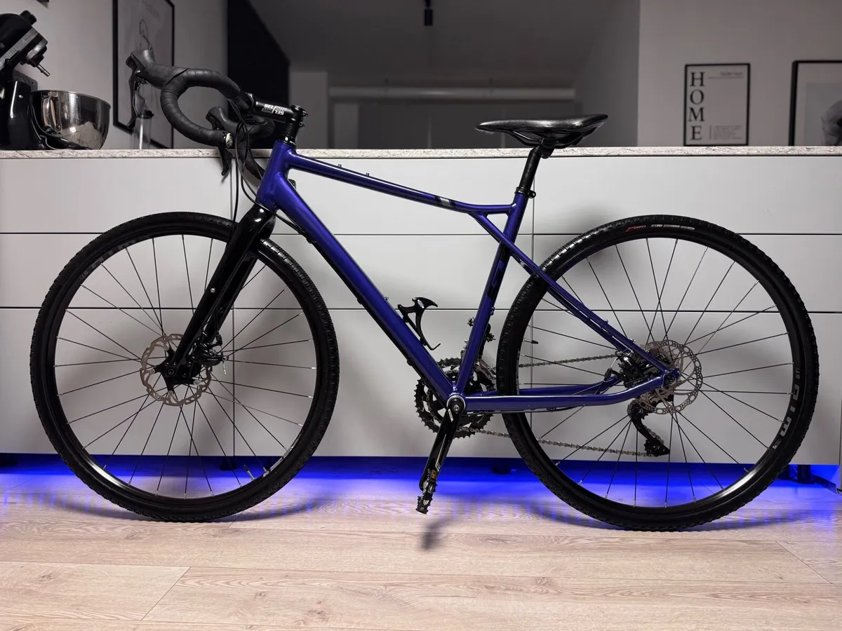 GT Grade Gravel Bike Shimano 105 - Image 2