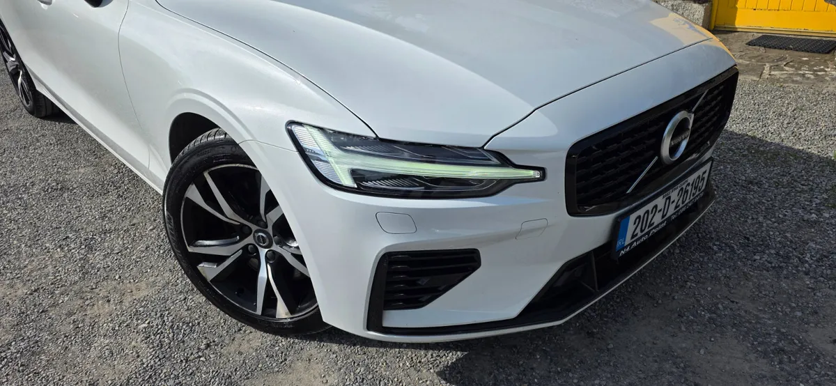Volvo V60 2020 R DESIGN T6 RECHARGE 4WD - Image 2