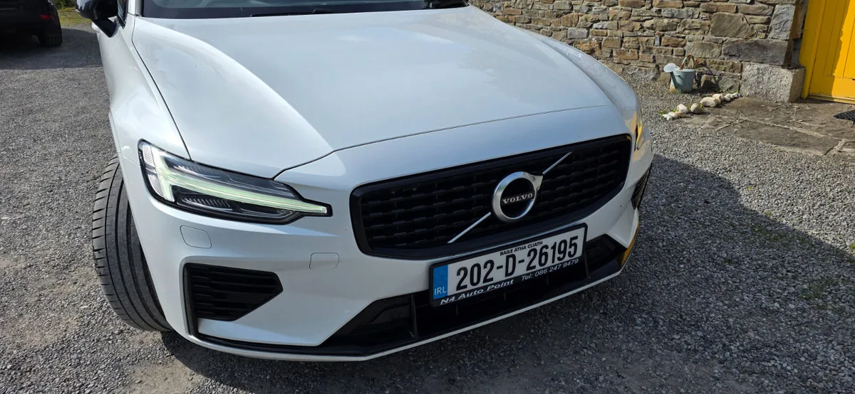 Volvo V60 2020 R DESIGN T6 RECHARGE 4WD - Image 3