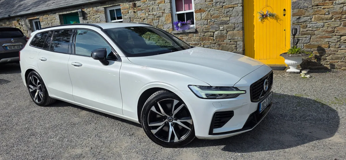 Volvo V60 2020 R DESIGN T6 RECHARGE 4WD - Image 1