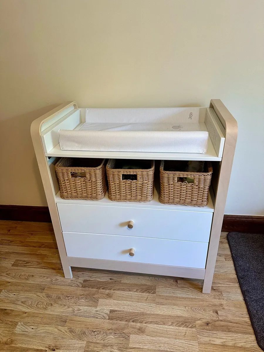 Changing table/chest of drawers - Image 1