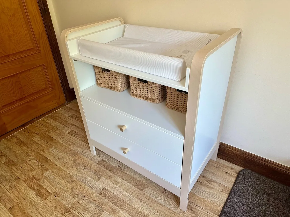Changing table/chest of drawers - Image 2