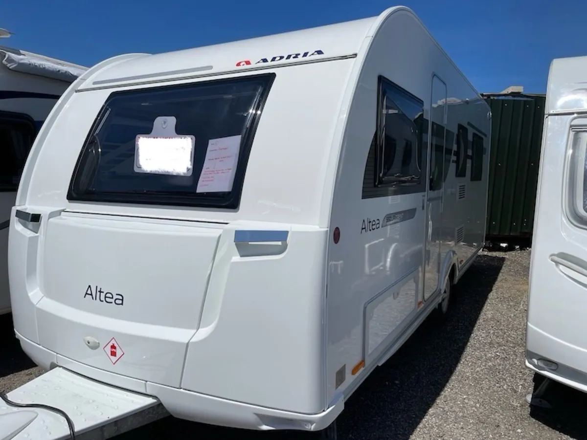 2016 ADRIA 552 UP TRENT 4/5 BERTH CARAVAN - Image 1