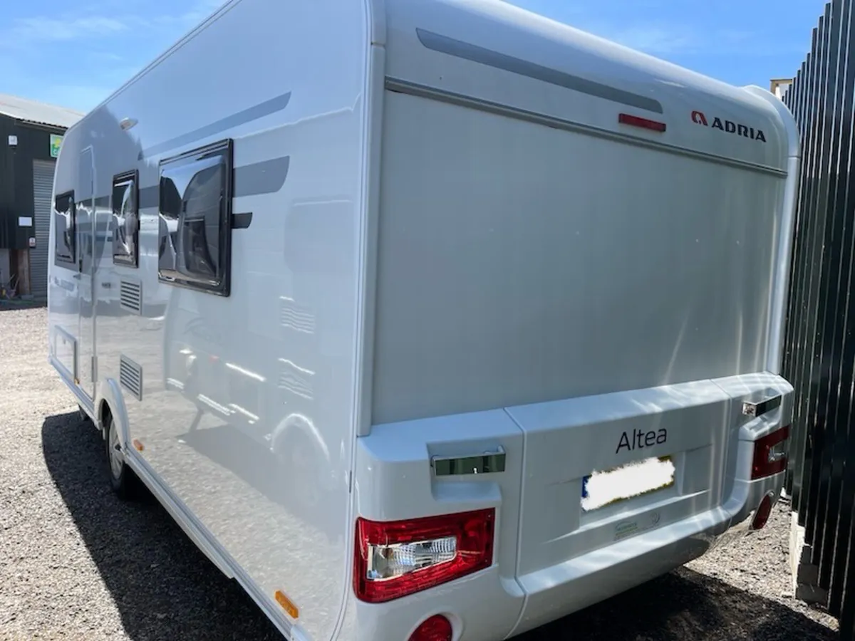 2016 ADRIA 552 UP TRENT 4/5 BERTH CARAVAN - Image 3