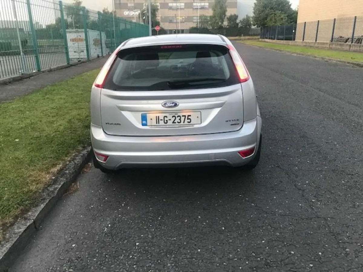 Ford Focus 2011 - Image 2