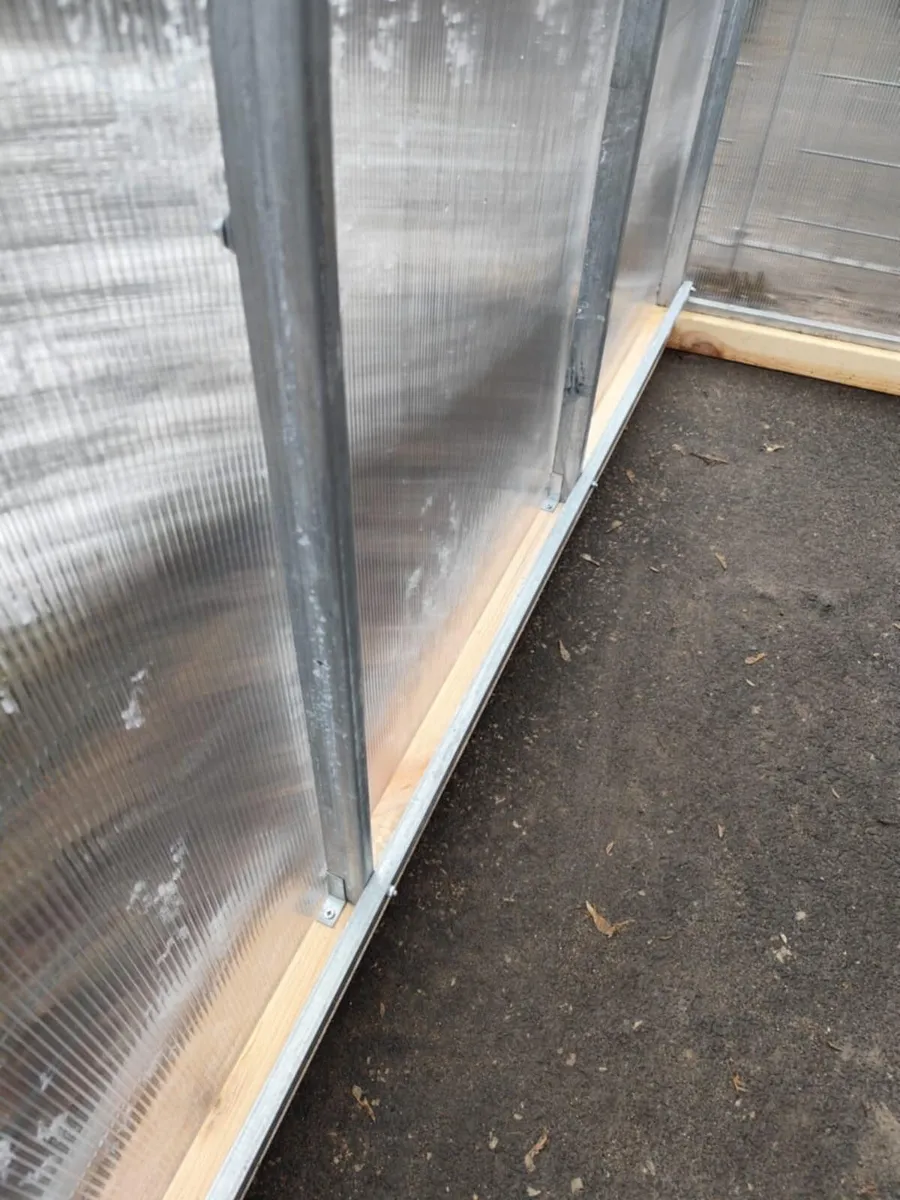 Green houses - Image 1