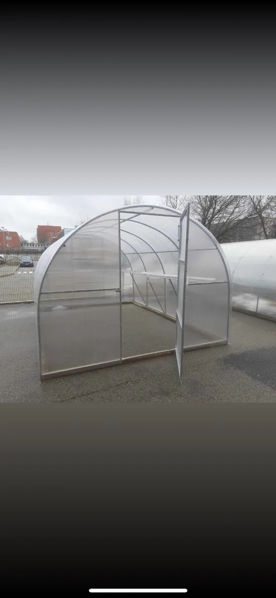 Green houses - Image 4