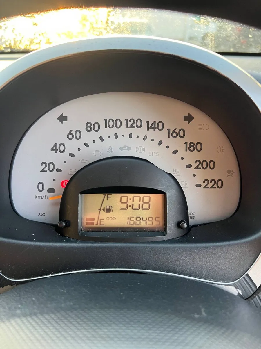 Daihatsu Sirion 2008 - Image 2