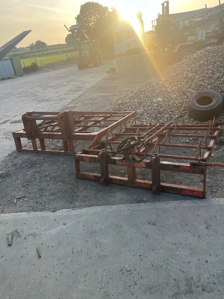 Flat 8 grab and bale sleighs - Image 3