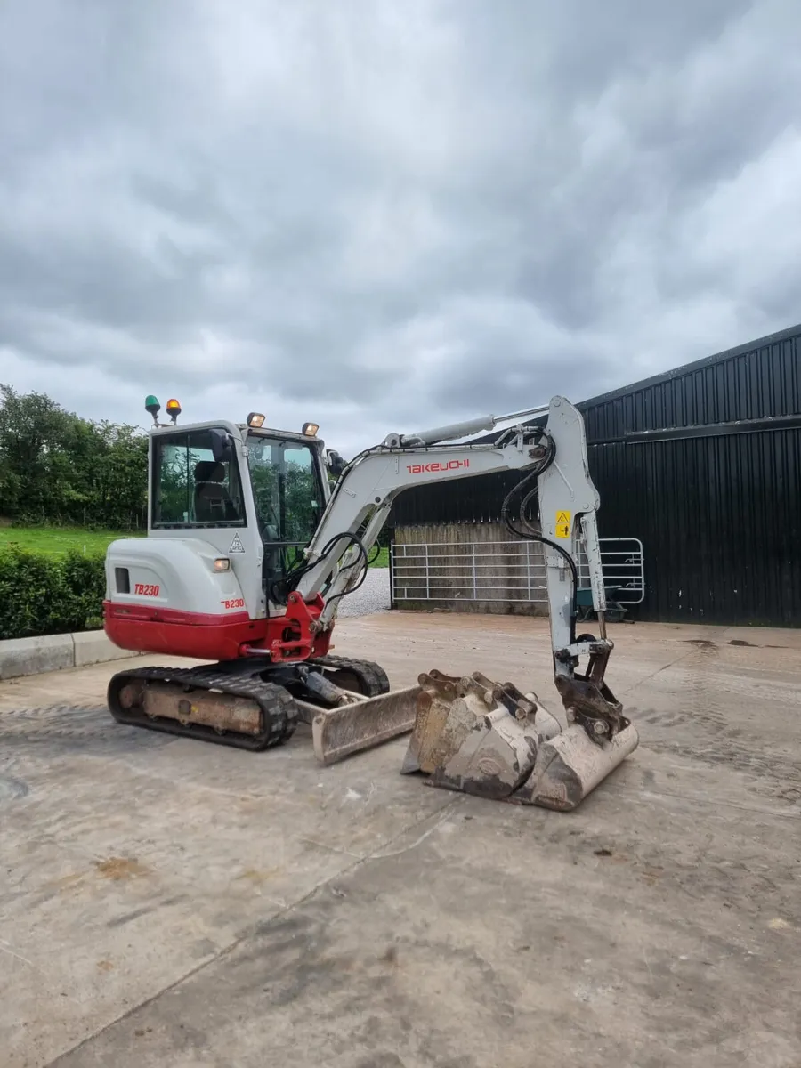 2018 TAKEUCHI TB230 - Image 2