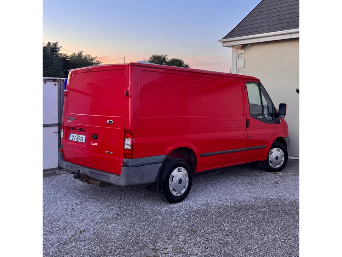 Ford Transit T260 125 FWD LIMITED EDITION - Image 4