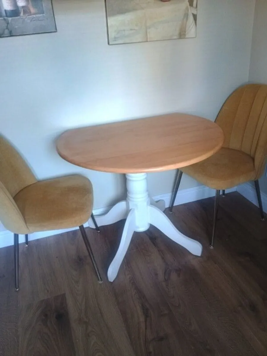 Dining table and chairs - Image 1