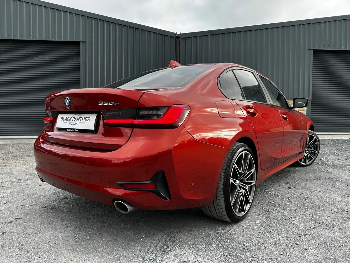 BMW 330e G20 SE PRO 2.0 PLUG IN HYBRID - Image 4