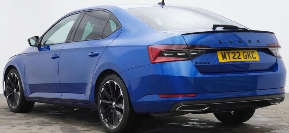 Skoda Superb 2.0 TDI Sportline Plus Hatchback 5dr - Image 2