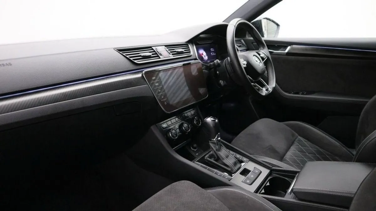 Skoda Superb 2.0 TDI Sportline Plus Hatchback 5dr - Image 4