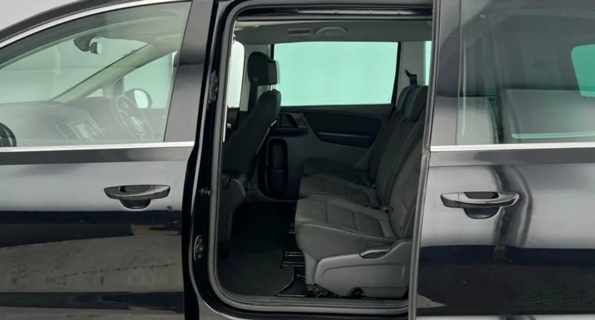 Volkswagen Sharan 2.0 TDI SE Nav MPV 5dr Diesel D - Image 3