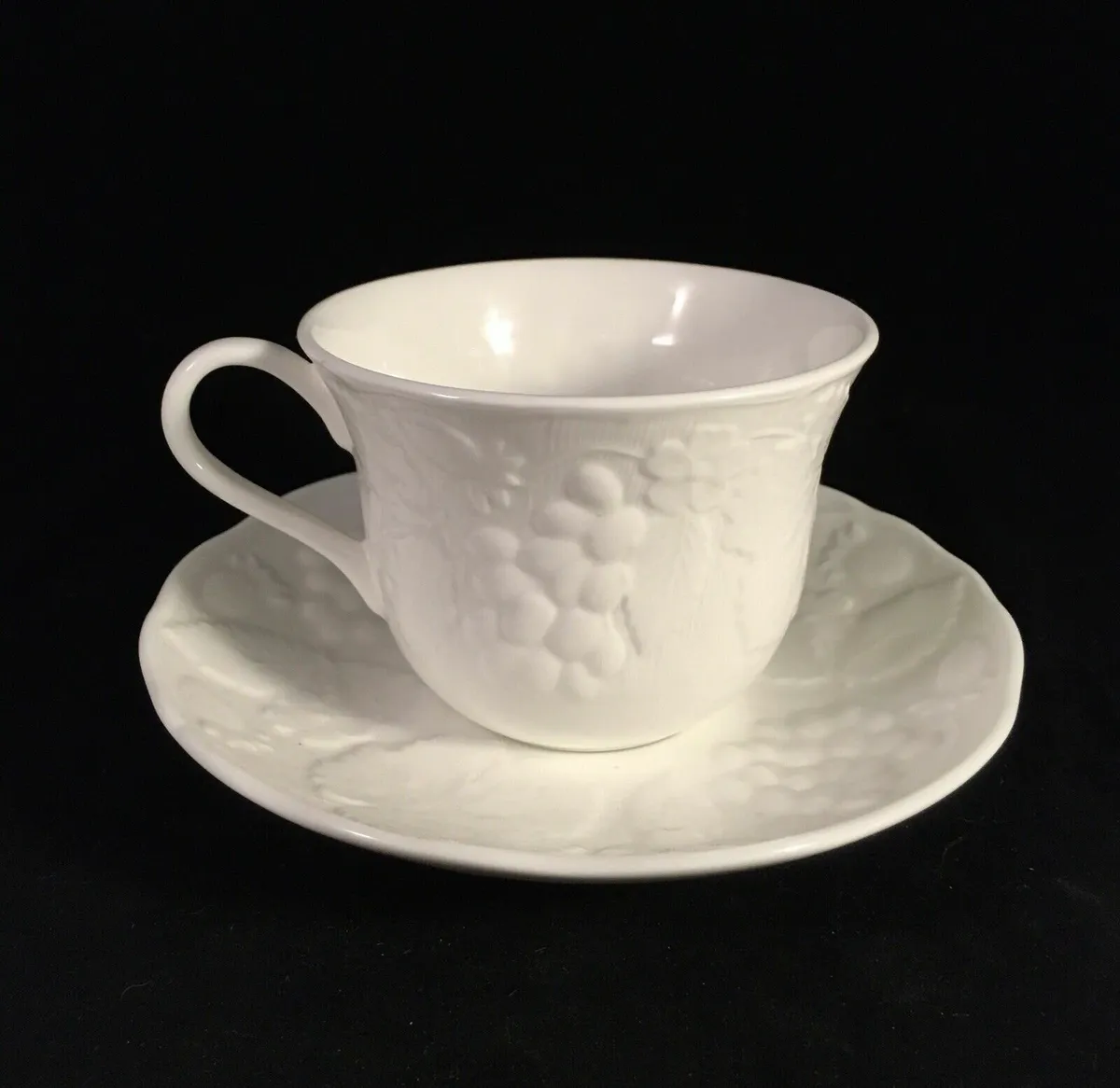 Vintage Wedgewood 'Strawberry & Vine Cups/Saucers - Image 3